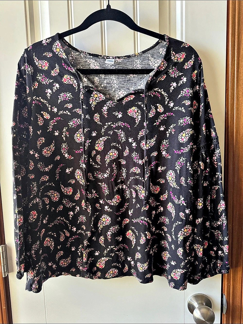 Old Navy Floral Tie-Neck Bell-Sleeve Blouse Black & Pink XL